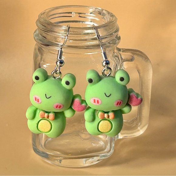 Frog 🐸 Earrings - Picture 1 of 1